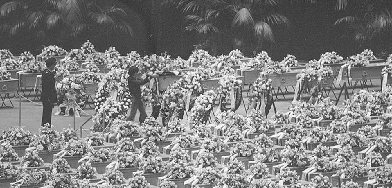 Imagen de los féretros de los fallecidos por el accidente de Los Rodeos./