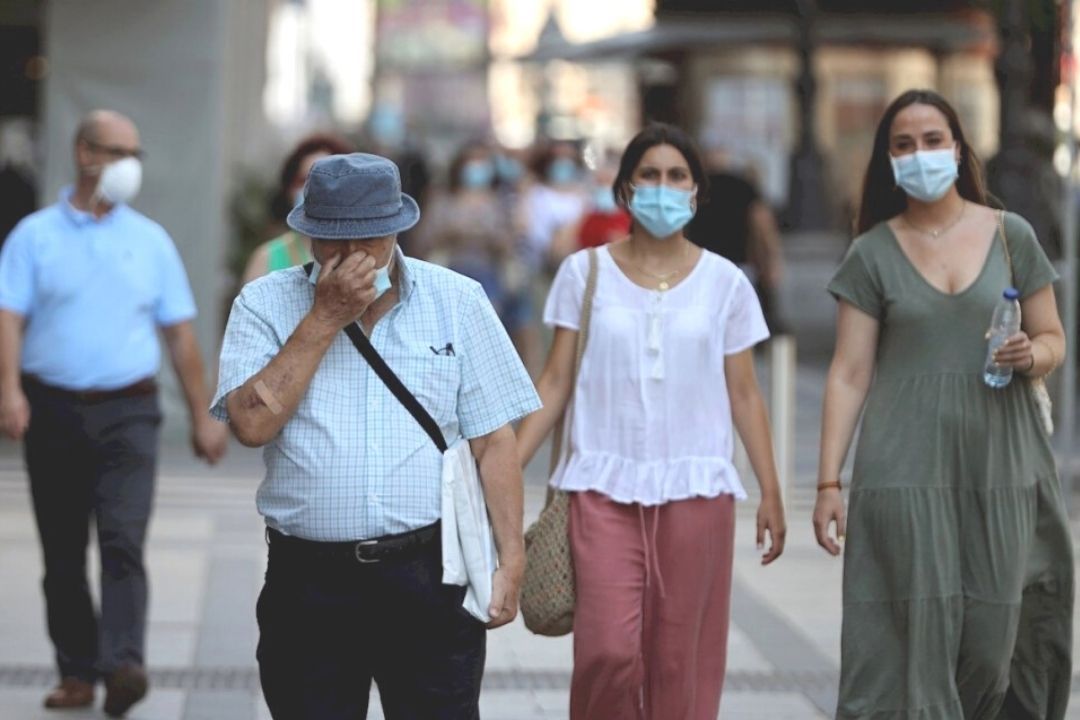 personas calle mascarilla