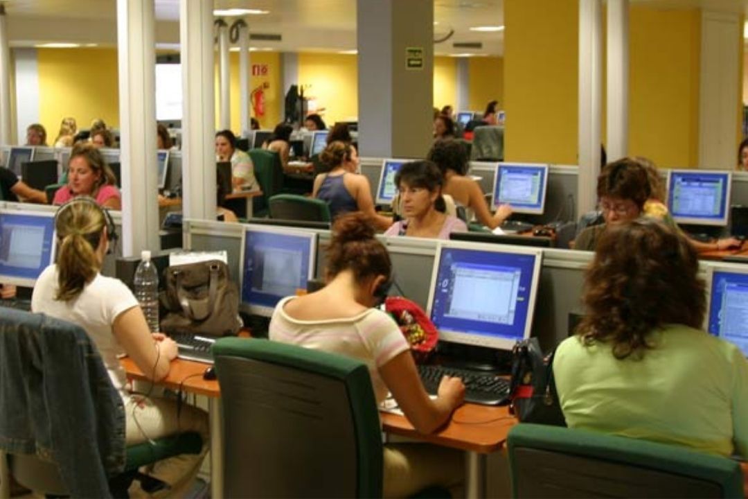 Operadores del 012 en Canarias./ ARCHIVO