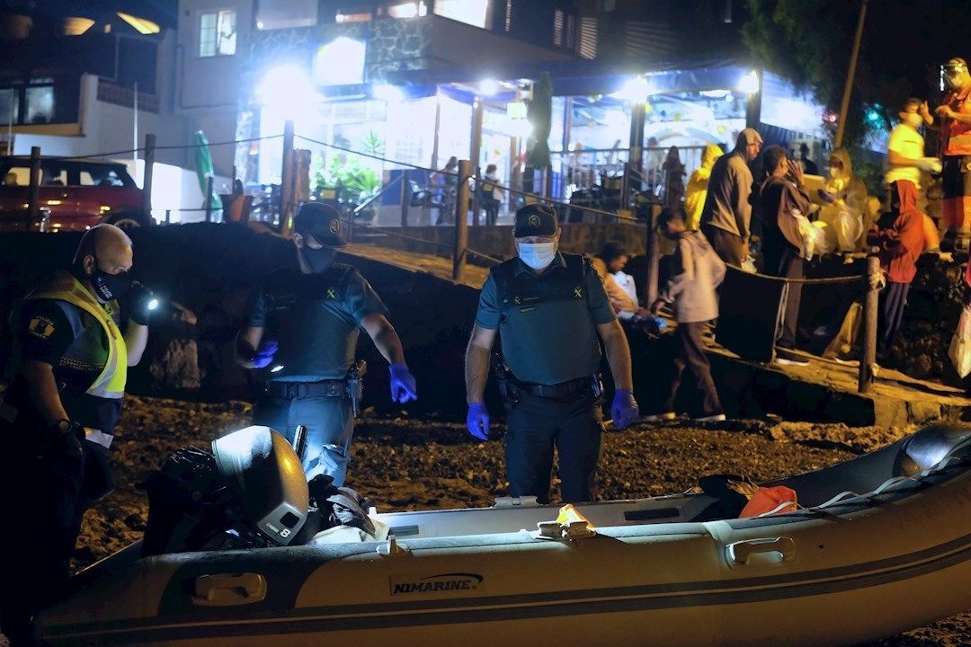 Cayucos en El Hierro./ EFE