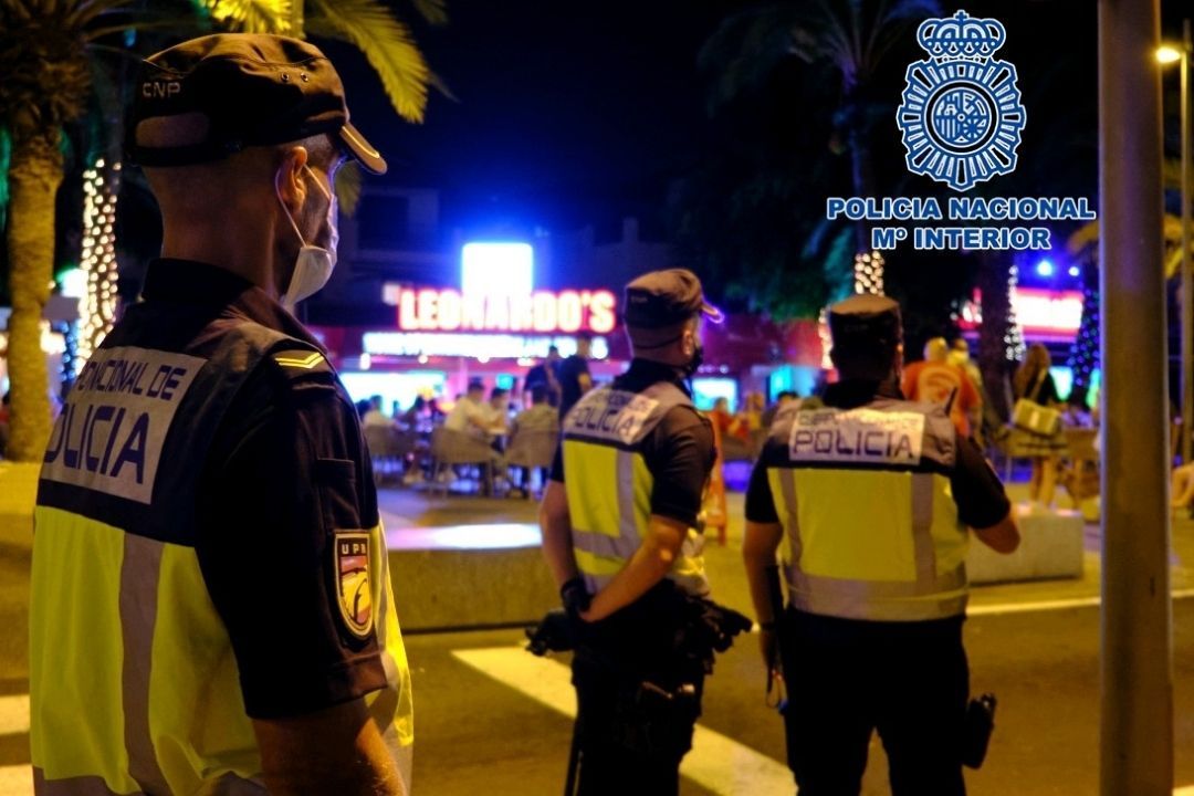 Imagen de archivo de la Policía Nacional en un dispositivo en Playa de Las Américas Tenerife / Archivo 