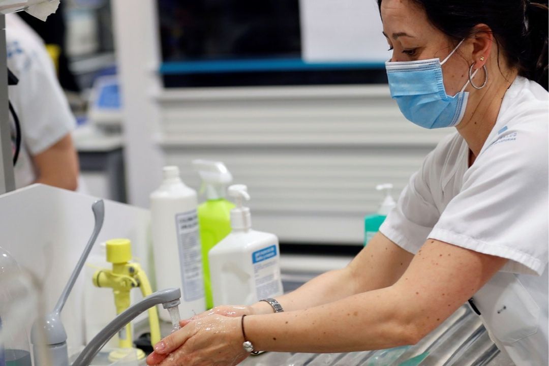 hospital covid mascarilla limpieza