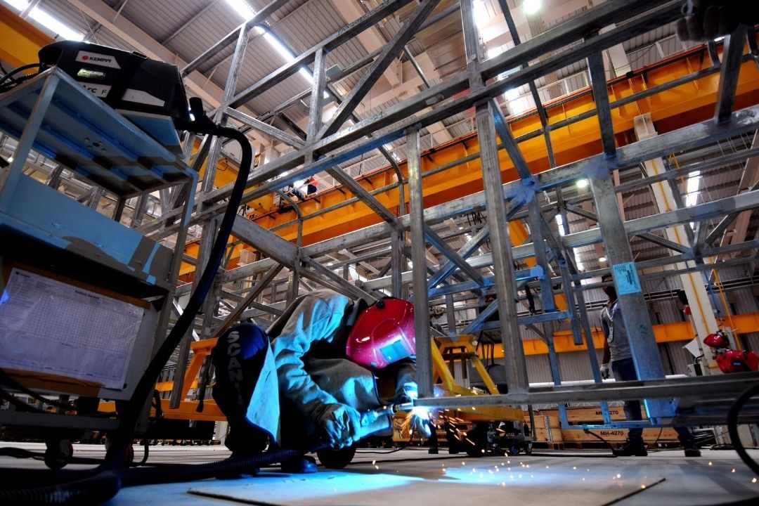 Operario trabaja en el sector industrial. / Imagen de la red