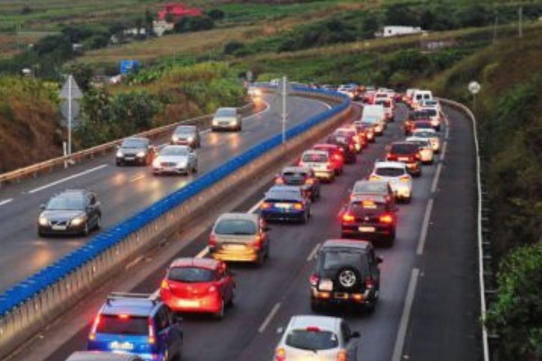 Tráfico congestionado en la autopista TF-5. / Imagen de la red