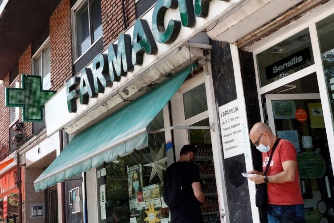Exterior de una farmacia donde compran los medicamentos los diabéticos. / ARCHIVO