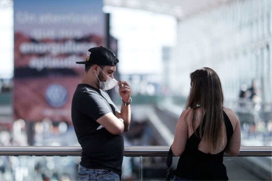 pareja divorcios covid mascarilla gente calle efe