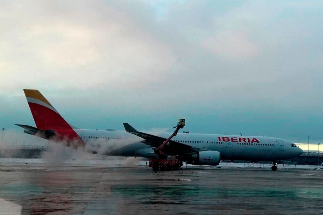 avion aeropuerto nieve