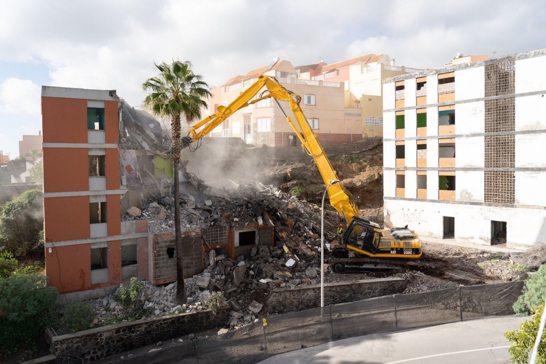 Demolición de los bloques afectados por aluminosis en Las Chumberas./ ARCHIVO
