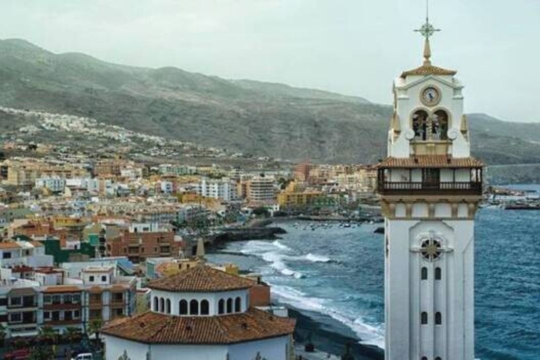 Vista de Candelaria con la basílica en primer término./
