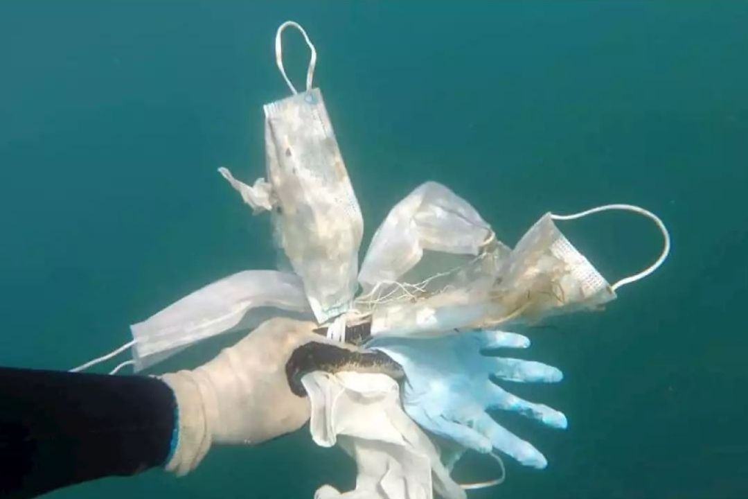 FACEBOOK Opération Mer Propre mascarillas medioambiente mar oceano