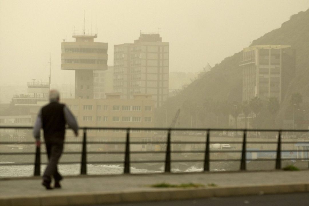 Calima en una jornada de altas temperaturas./ ARCHIVO