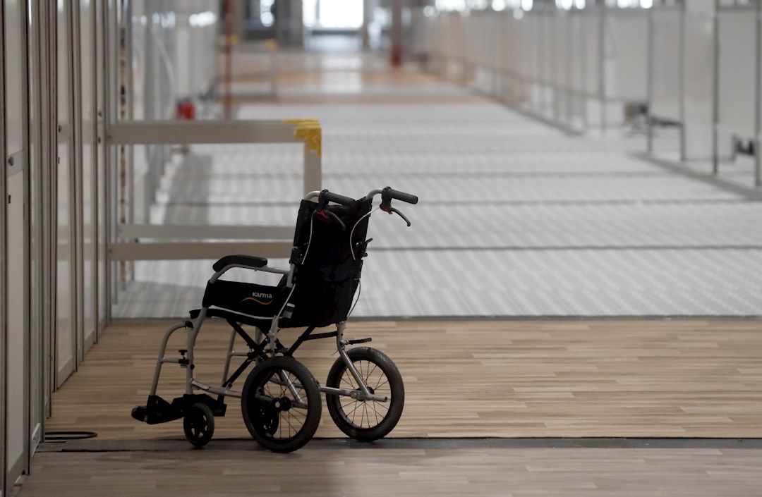 Silla de ruedas en un hospital por discapacidad. / Archivo