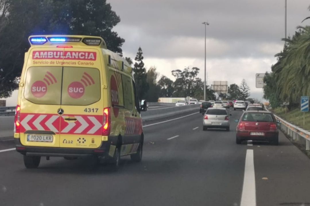 Ambulancia del Servicio de Urgencias de Canarias. / ARCHIVO