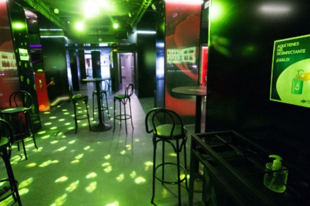 Sala de ocio nocturno con sus espacios vacíos tras las restricciones de sanidad / Imagen de archivo