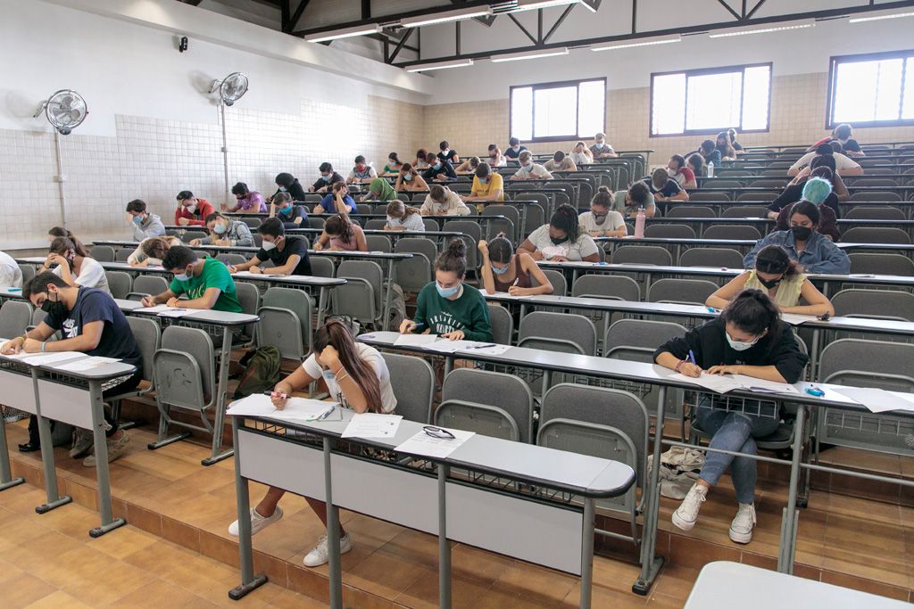 Exámenes de selectividad en la ULL. / Archivo 