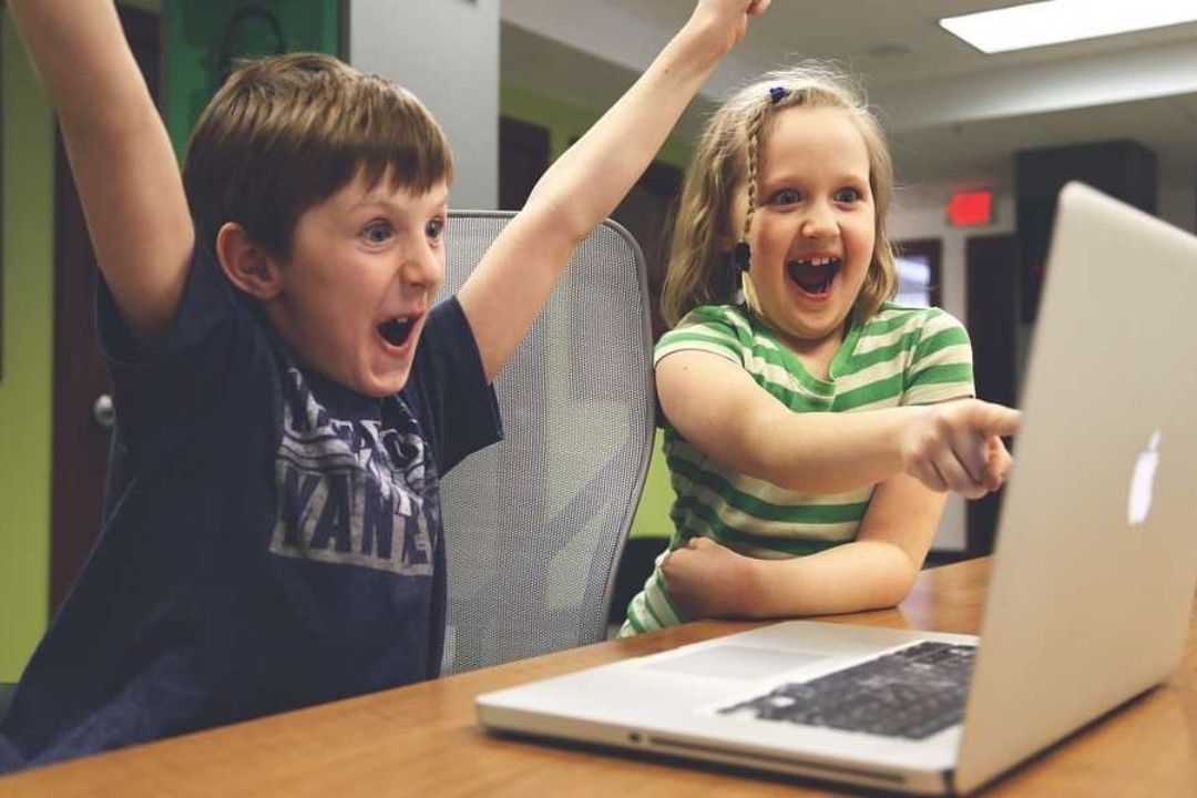 niños tecnologia pantalla