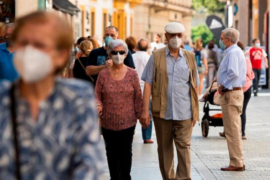 Tenerife mejora sus indicadores sanitarios y baja a nivel de alerta 1./ EFE