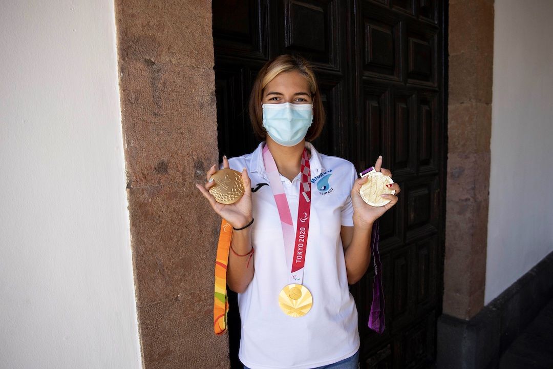 El Ayuntamiento de La Laguna rinde homenaja a la nadadora Michelle Alonso