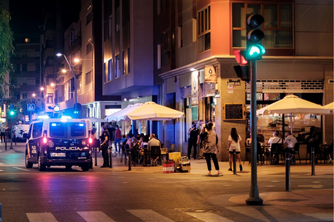 Una céntrica calle de Las Palmas, en Canarias./ EFE