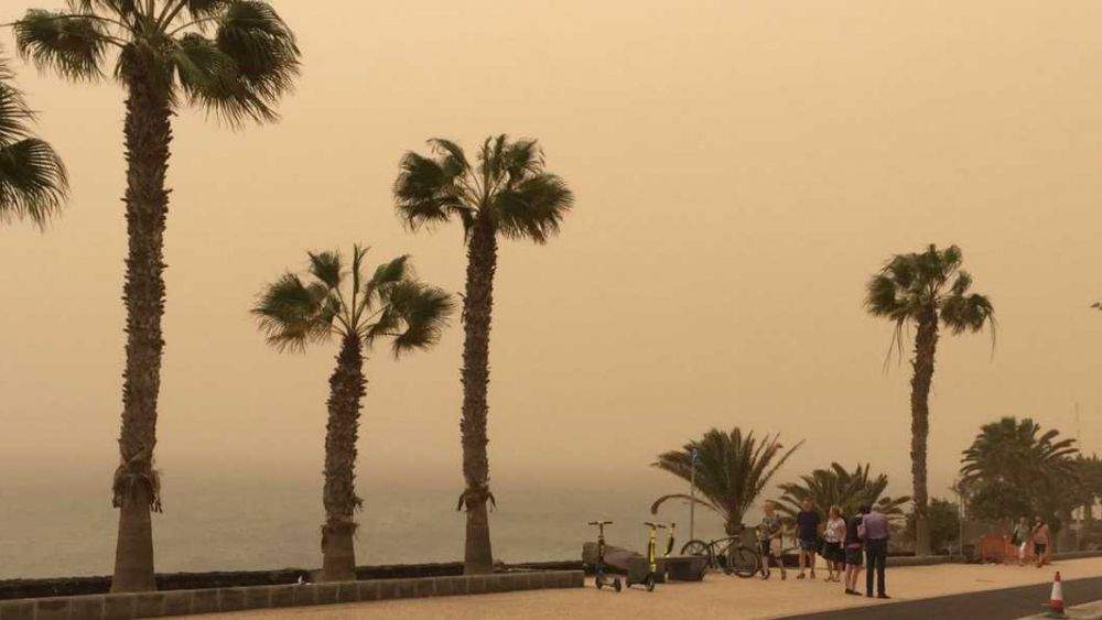 Domingo de fuerte calima, viento y temperaturas en ascenso en Canarias