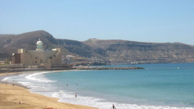 Playa Las Canteras, uno de los lugares protagonista de las rutas guiadas gratuitas. / Archivo