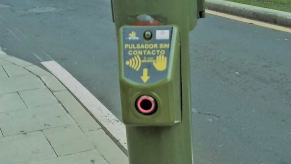 Botón pulsador de un semáforo semáforo./ Archivo