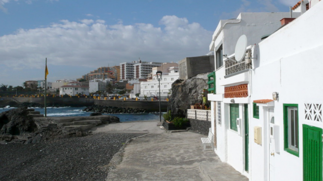 Poblado de Cho vito en Candelaria (Tenerife), uno de los primeros asentamientos afectados por la Ley de Costas en Canarias. / Archivo