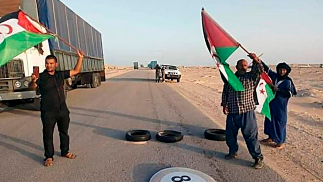 Partidarios del Frente Polisario en el Sáhara. / EFE Partidarios del Frente Polisario en el Sáhara. / EFE