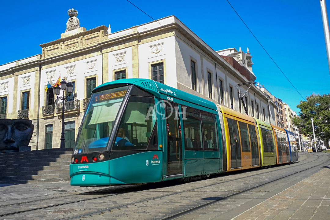 Tranvía de Tenerife en su ruta. / Jacfotógrafo 