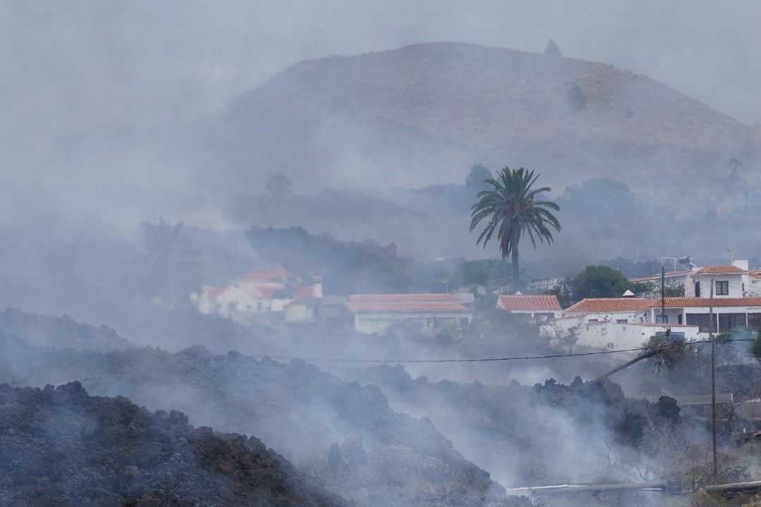 Hay más de 590 hectáreas afectadas por el volcán de La Palma.  / EFE 