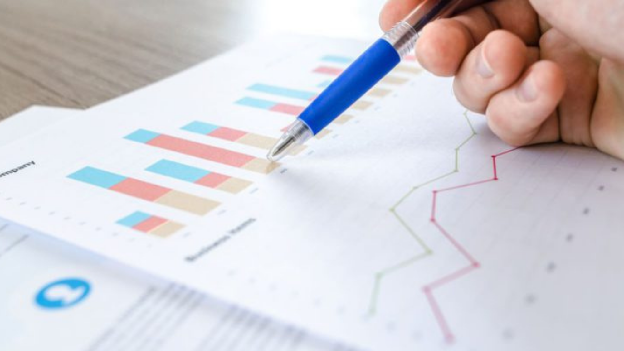 Consulta de la contabilidad para el pago de facturas de una empresa./ 