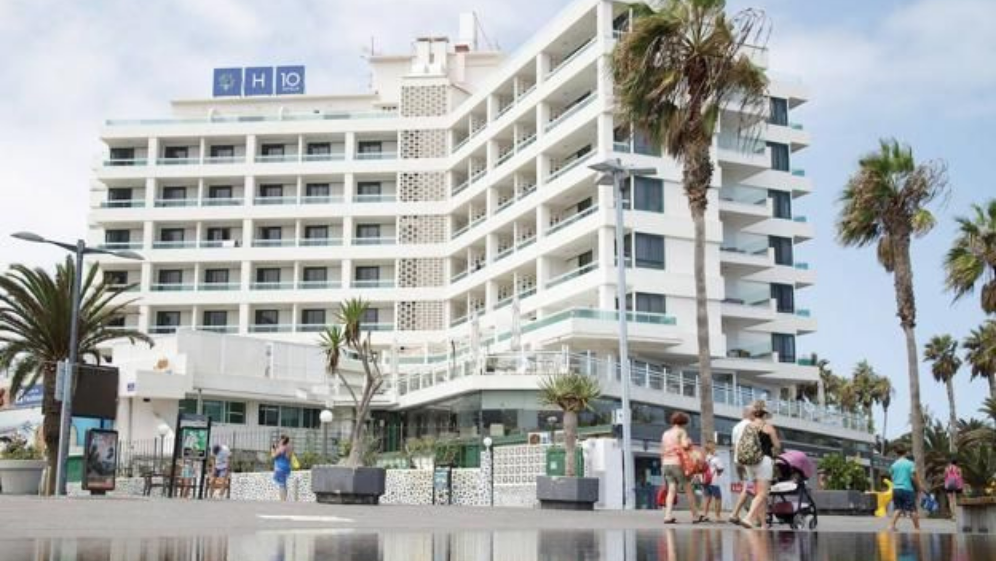 Turismo tramita eliminar el certificado covid para alojamientos. / EFE