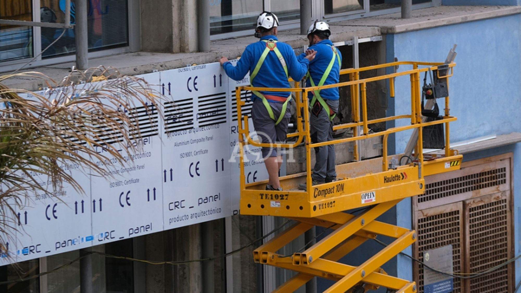 Dos trabajadores cualificados en Canarias