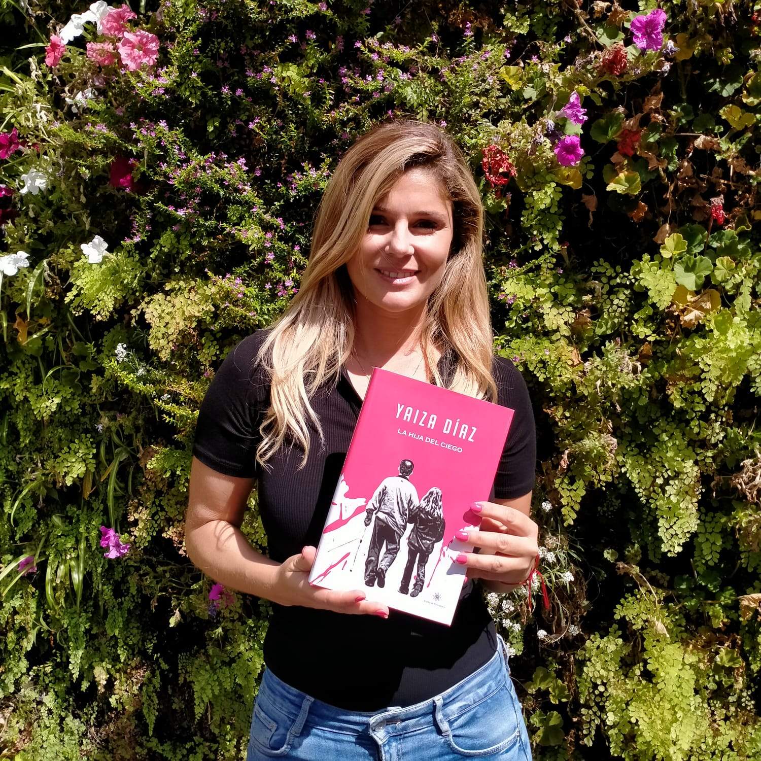 La periodista Yaiza Díaz con su primera novela La hija del ciego. / Atlántico Hoy