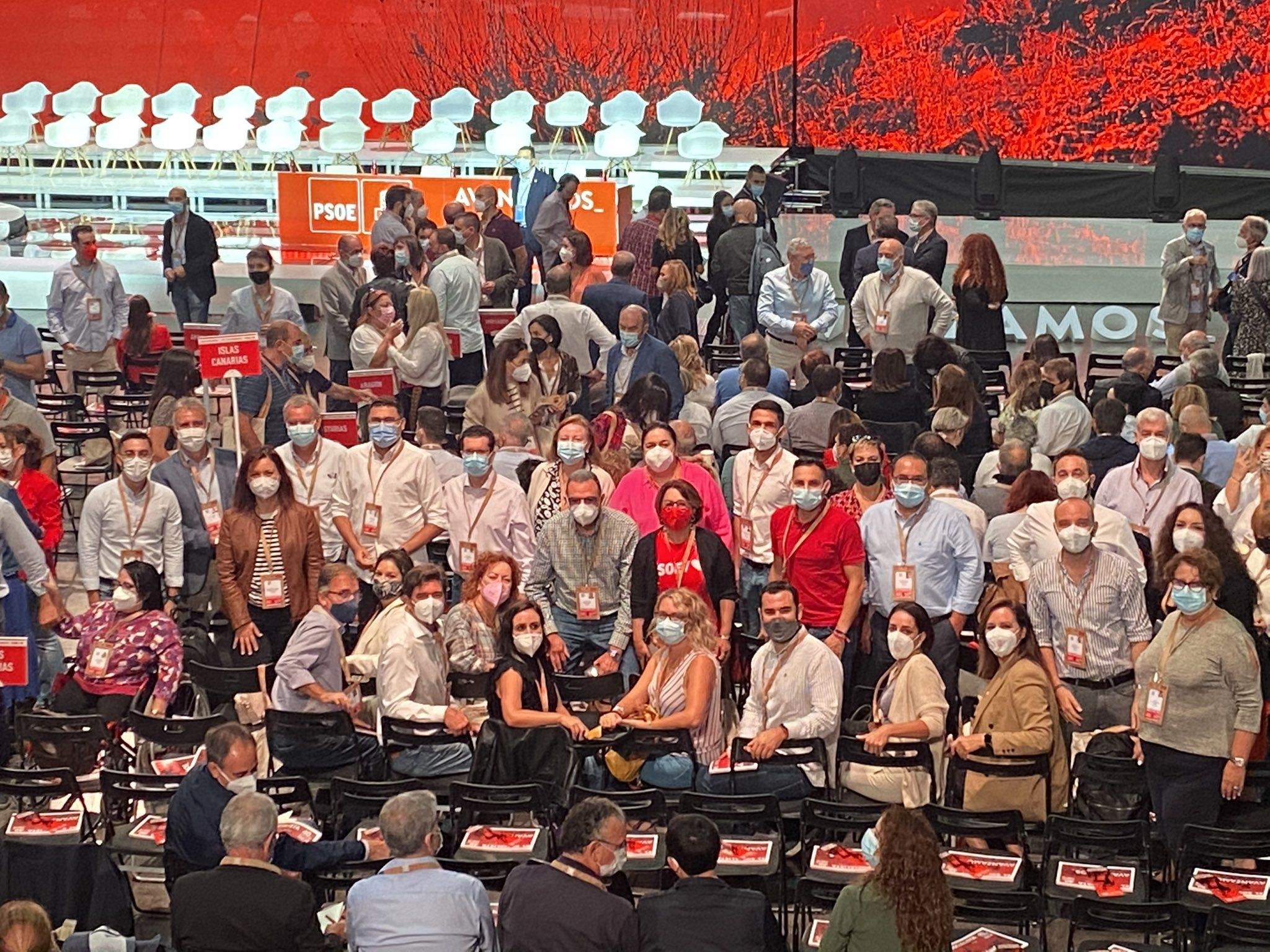 Delegación de militantes canarios en el Congreso Federal del PSOE. / @PSOECanarias
