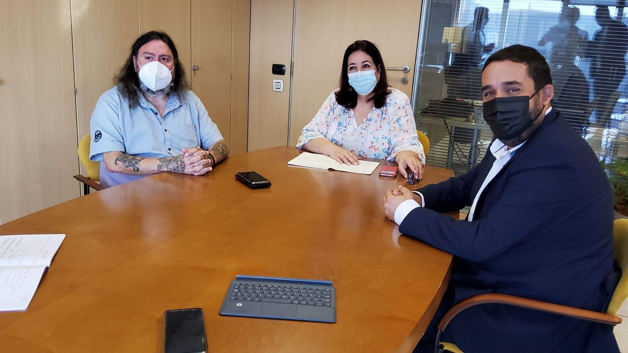 José Juan Gavilán, concejal de Educación de La Laguna, Manuela Armas, consejera de Educación, y Rubens Ascanio, concejal de Bienestar Social. / Cedida