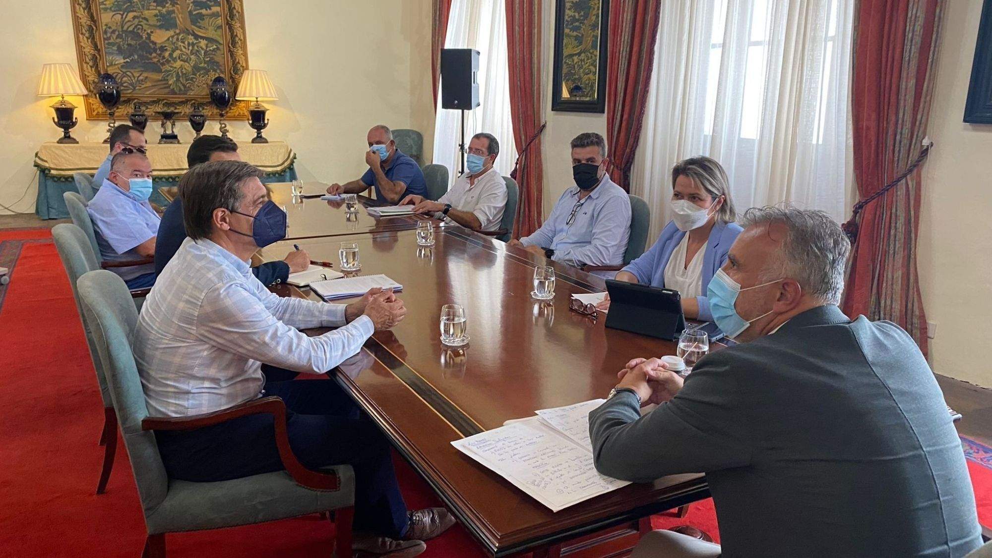 Momento de la reunión de representantes de Asprocan con el Gobierno de Canarias. / @agri_gobcan Momento de la reunión de representantes de Asprocan con el Gobierno de Canarias. / @agri_gobcan