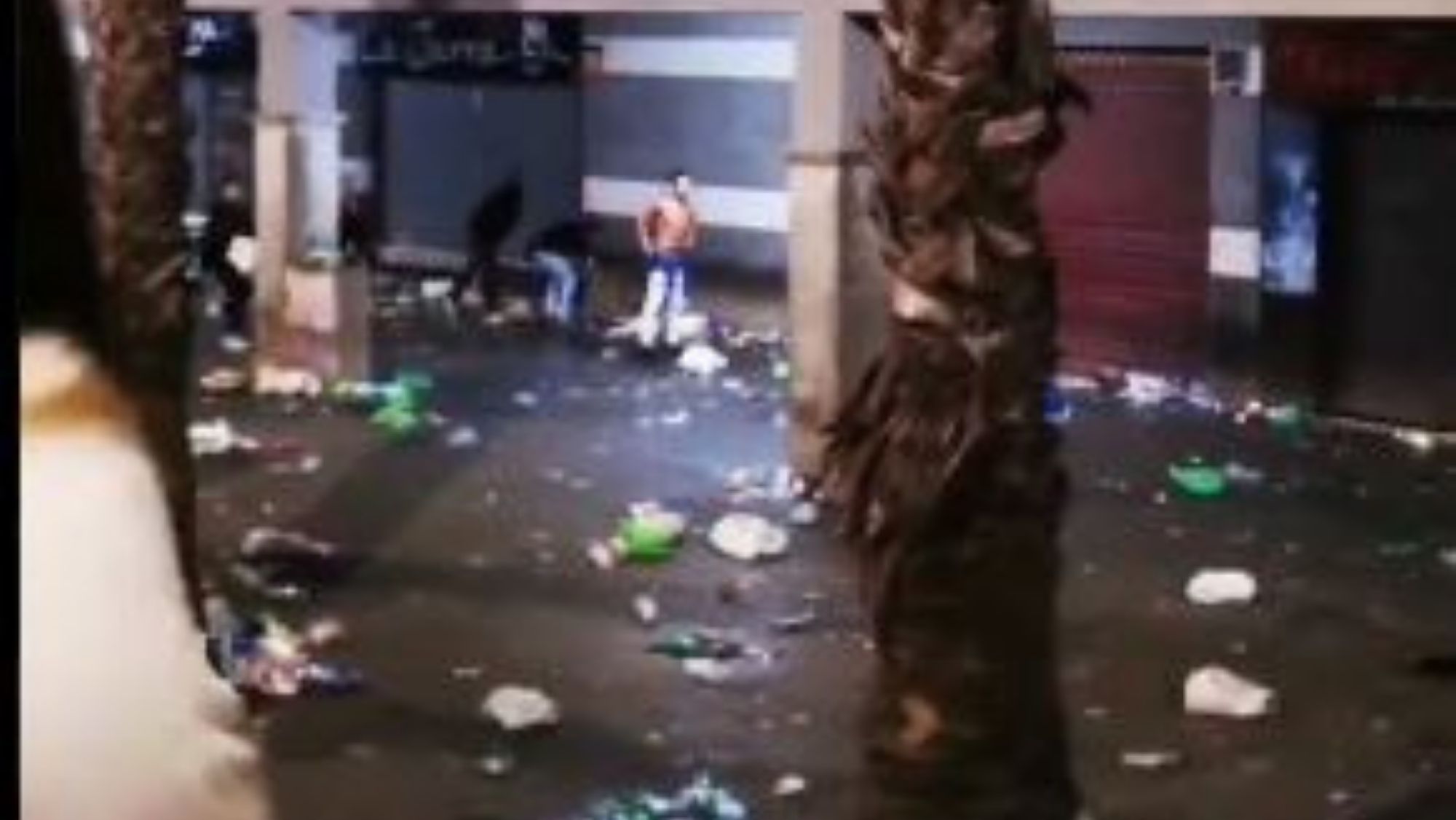 Uno de los actos vandálicos en el Cuadrilátero. / Frame de un vídeo que circula por las redes