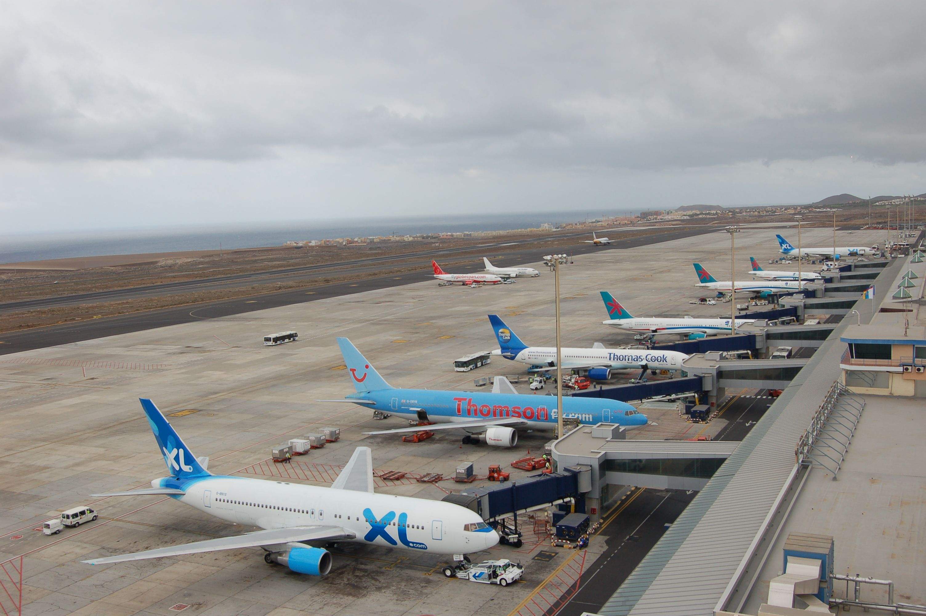 Aeropuerto de Tenerife Sur en Canarias, uno de los puntos donde aterrizan los canarios no residentes. / Imagen de la red