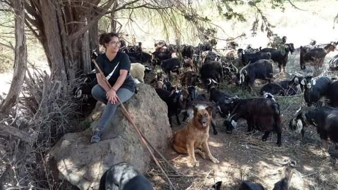 Alba Pérez, joven que lleva más de 7 años dedicándose a la ganadería. / 