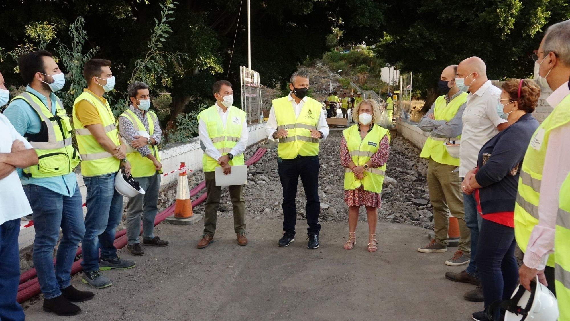 Visita oficial de las autoridades a las obras del puente de San Andrés. / Cedida