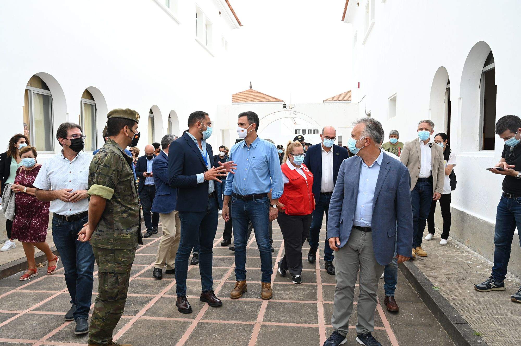 El presidente Sánchez en una de sus visitas a La Palma tras la erupción. / Moncloa 