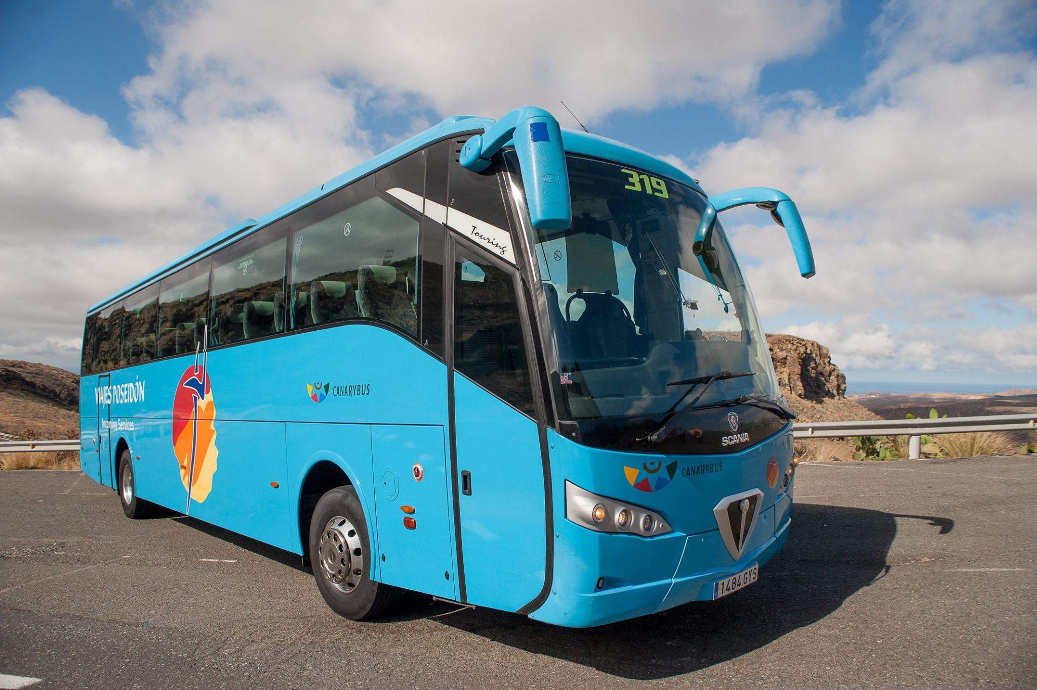 Guagua perteneciente al operador turístico en quiebra Poseidón./ Facebook