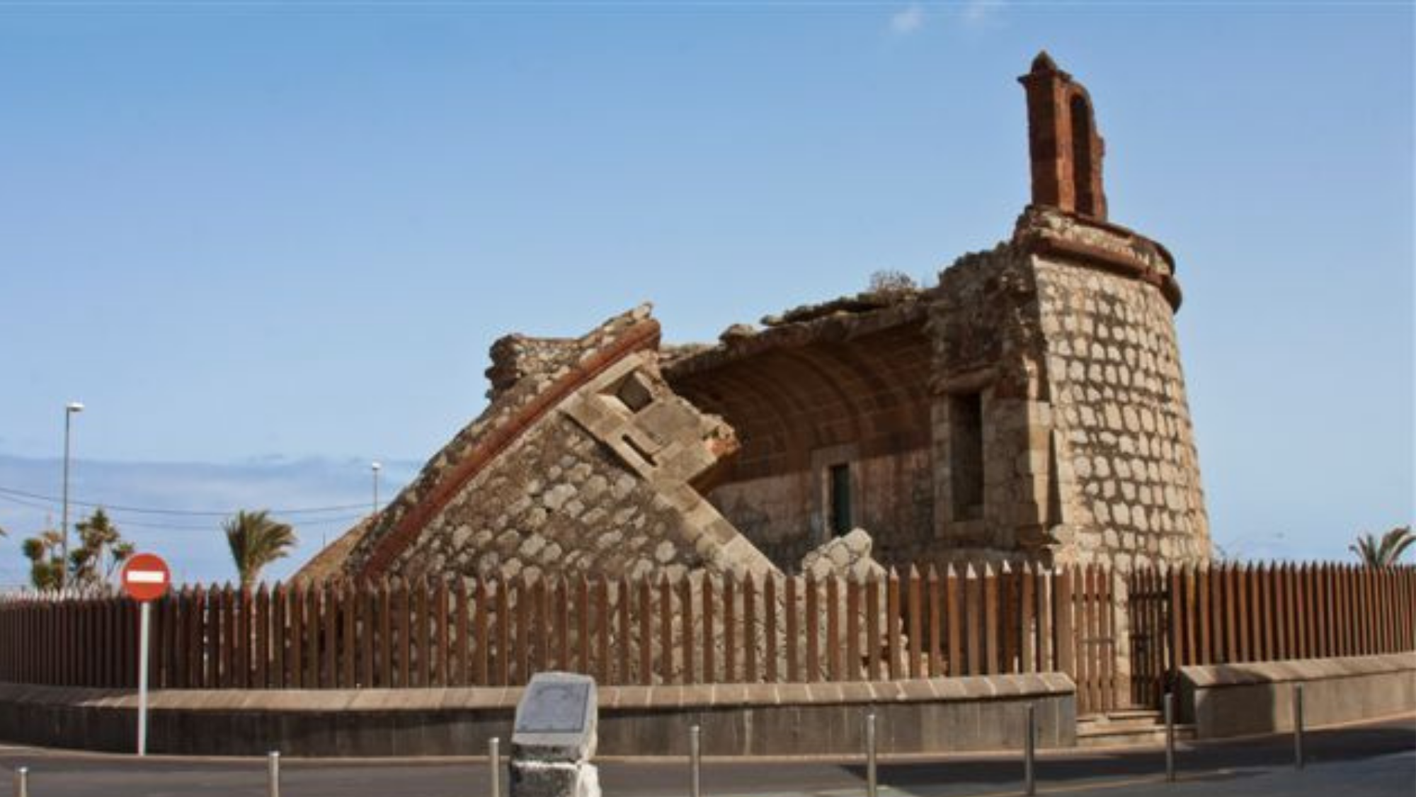 Torre de San Andrés, en Santa Cruz de Tenerife, en riesgo de desaparición . / Lista de Patrimonio Histórico