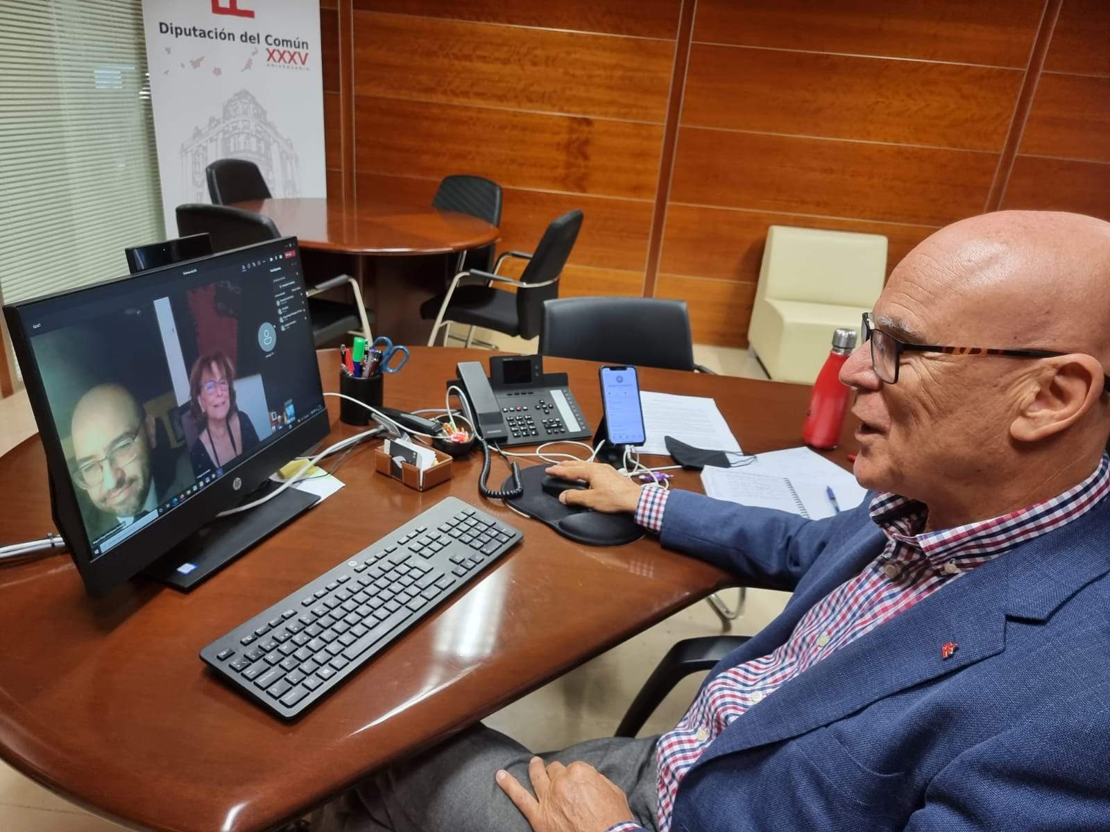 Reunión del Diputado del Común, Rafael Yanes, y la Adjunta Segunda de la Diputación del Común, Milagros Fuentes, con el abogado de la Asociación Dignidad y Justicia, Miguel Ángel Rodríguez / Diputado del Común 