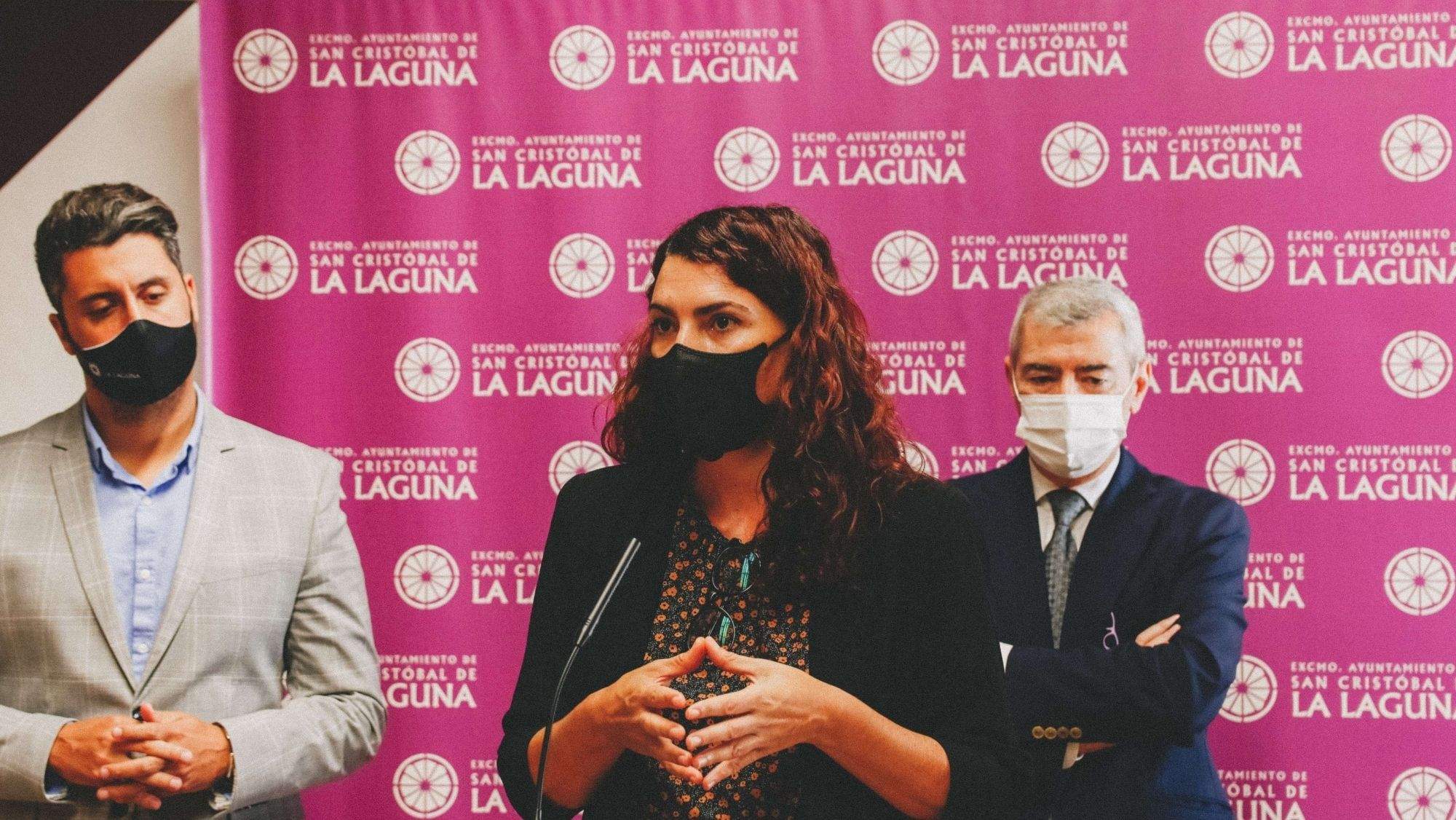 La concejala de Comercio, Turismo y Movilidad Sostenible, María José Roca, presenta el Bono Comercio. / Cedida