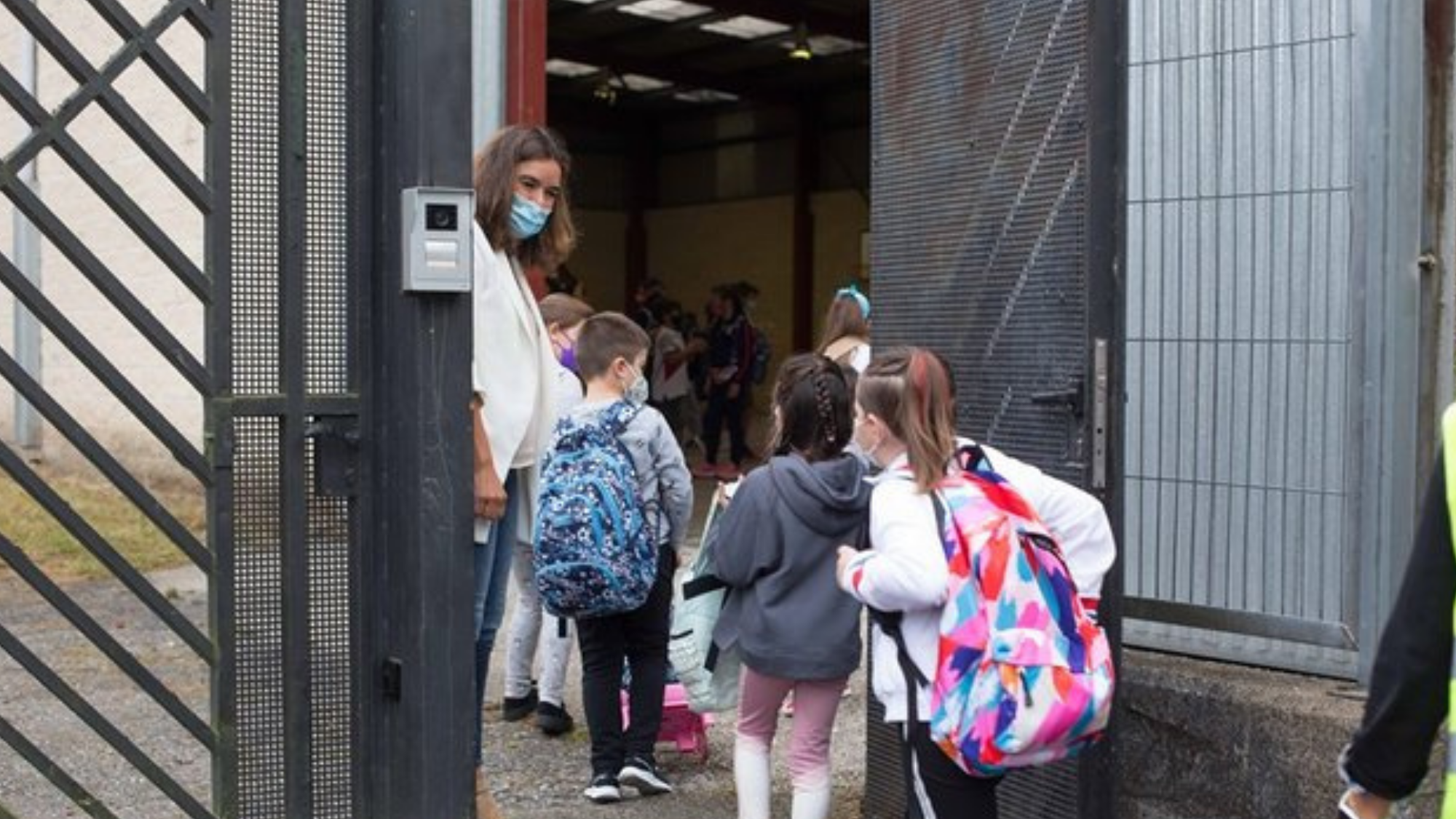 Entrada al colegio. / Europa Press
