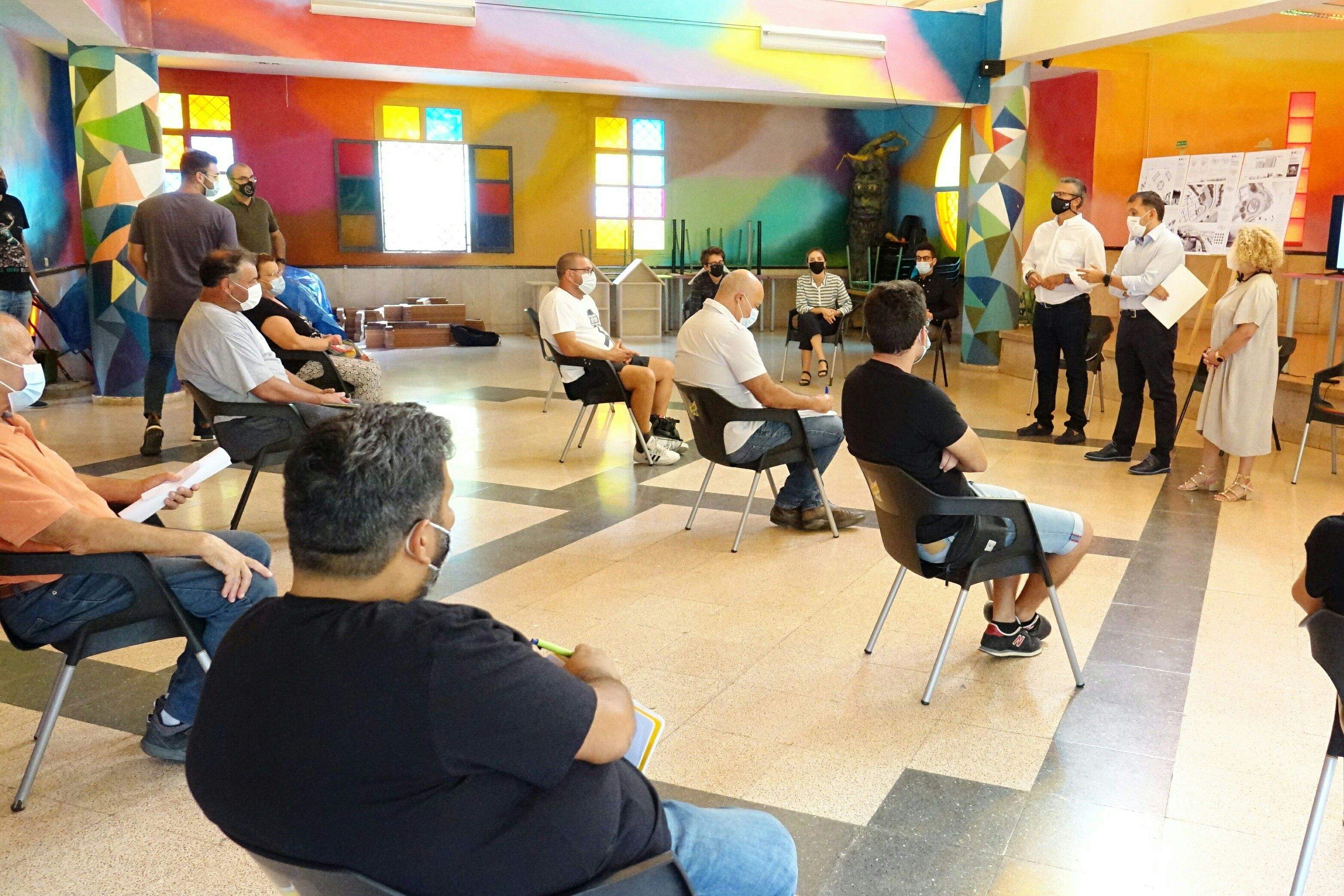 Reunión del Ayuntamiento de Santa Cruz sobre las obras a realizar en los próximos meses. / Cedida