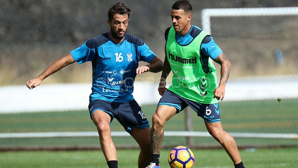 Vitolo y Aitor en un entrenamiento