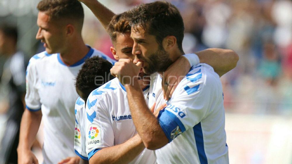 Aitor Sanz celebra gol ante el Oviedo